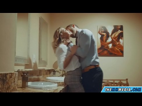 ❤️ Cando unha loura tetona seduce nun baño público Porno fb na pornografía gl.rusanalog.ru ❌❤